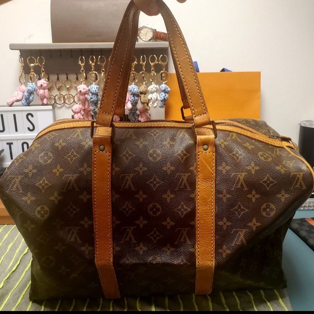 Authentic Louis Vuitton Monogram Sac Souple 35